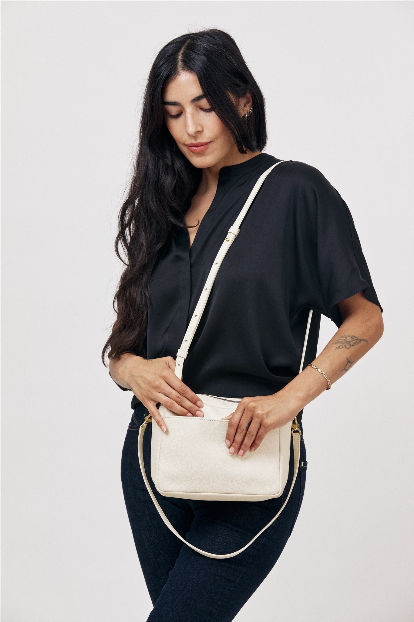 Rome Camera Leather Crossbody - Image 2