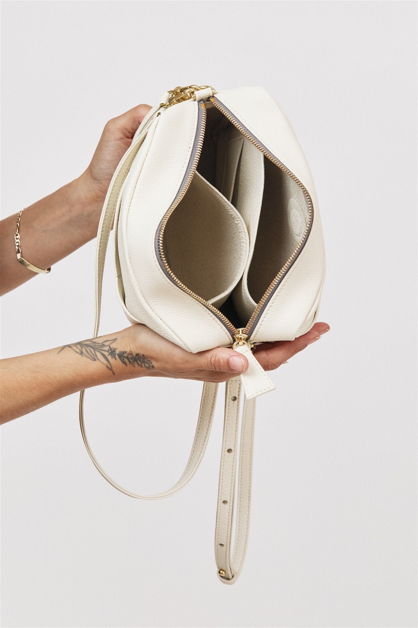 Rome Camera Leather Crossbody - Image 3