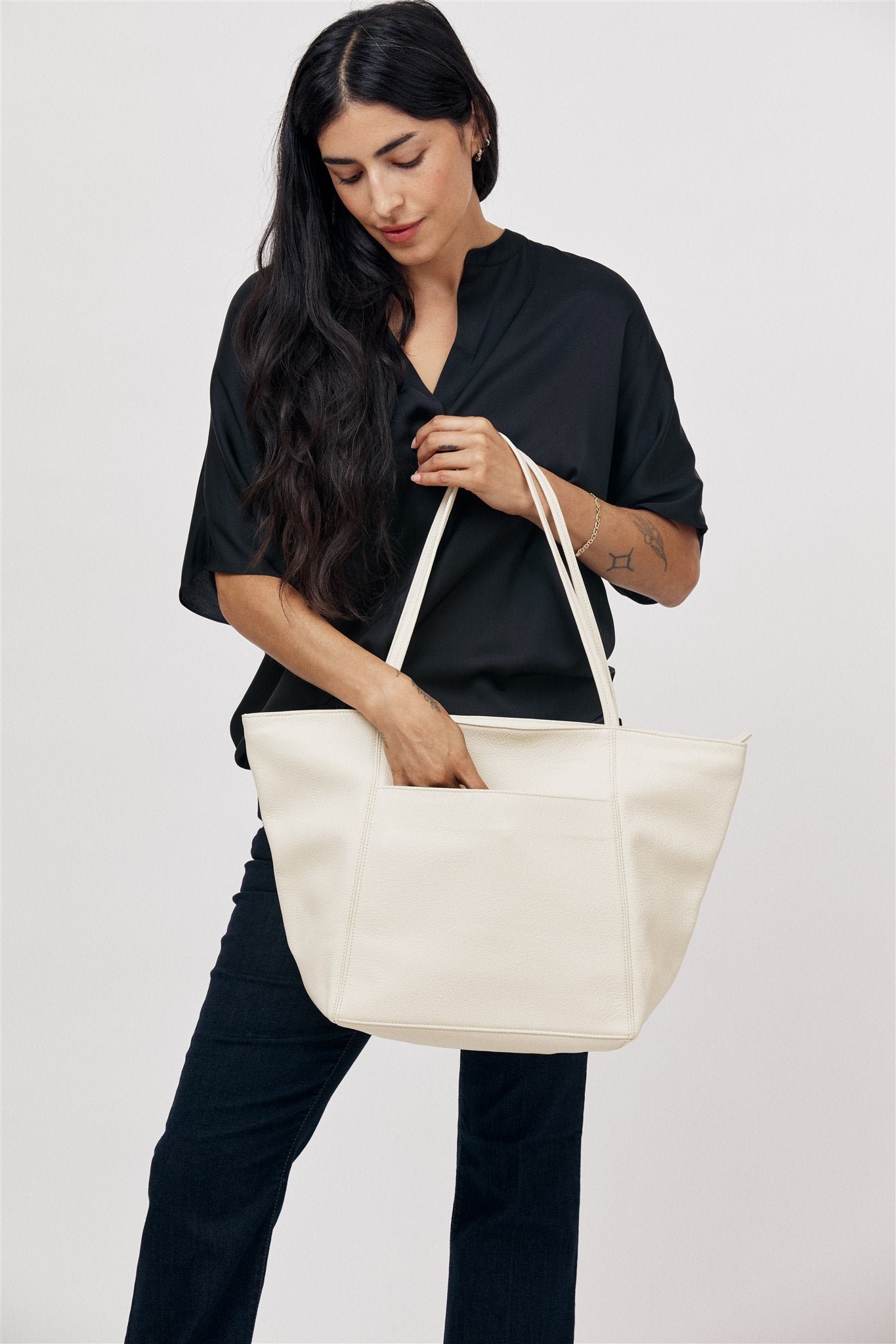 Vienna Classic Zipper Tote - Image 5