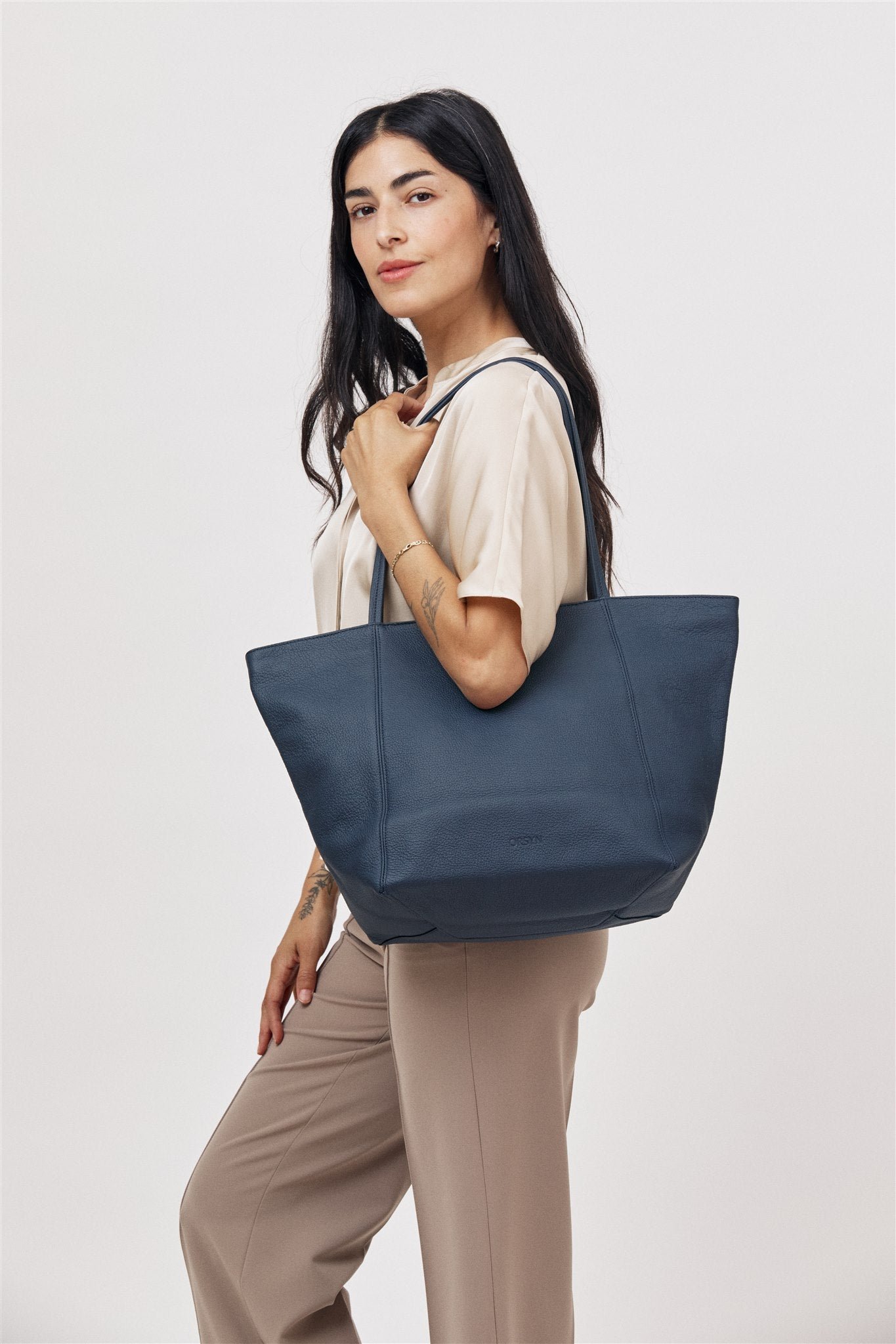 Vienna Classic Zipper Tote