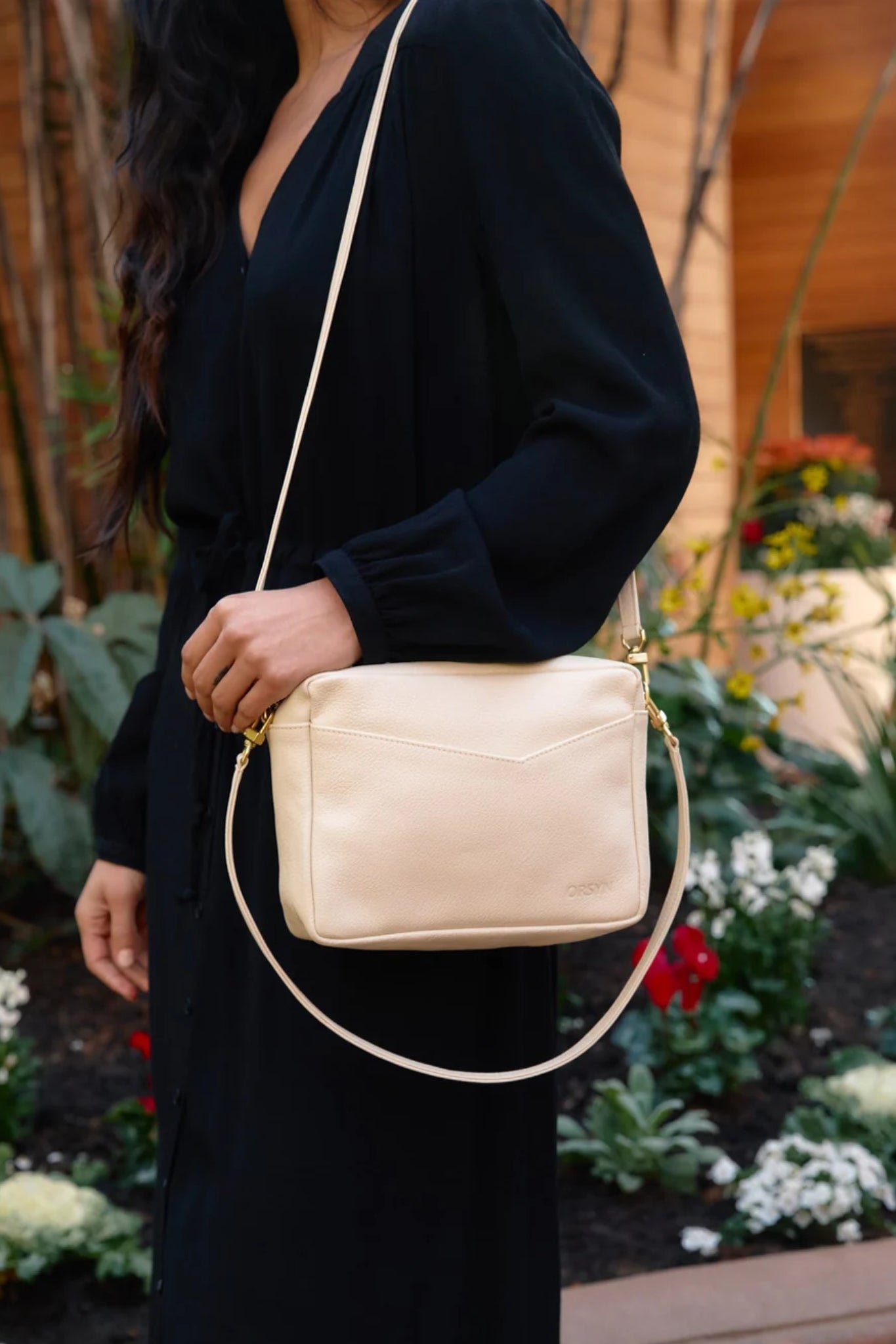 Rome Camera Leather Crossbody - Image 4